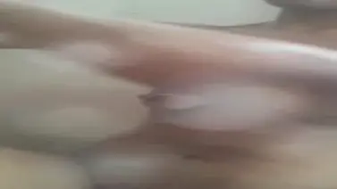Cewek Cantik Live Mandi Pamer Memek Becek