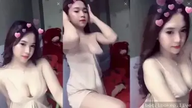 Cewek cantik toket gede seksi pamer tubuh hot di live